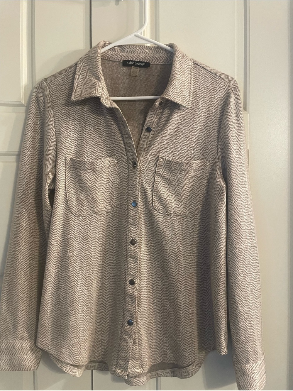 Cable & Gauge Women’s Beige Herringbone Button-Up Shirt